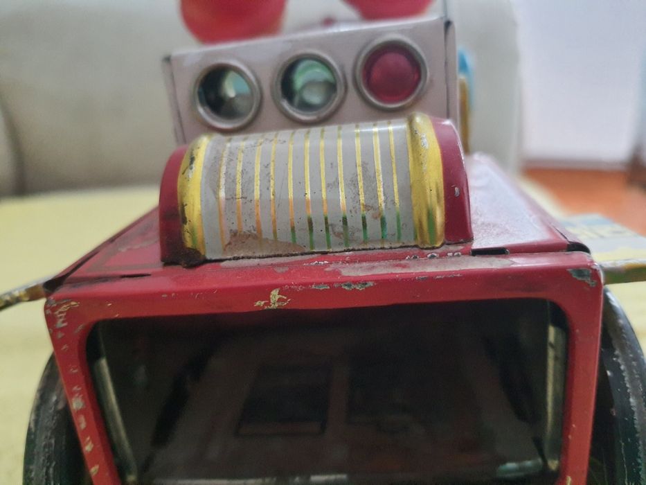 Macheta auto jucarie perioada comunista