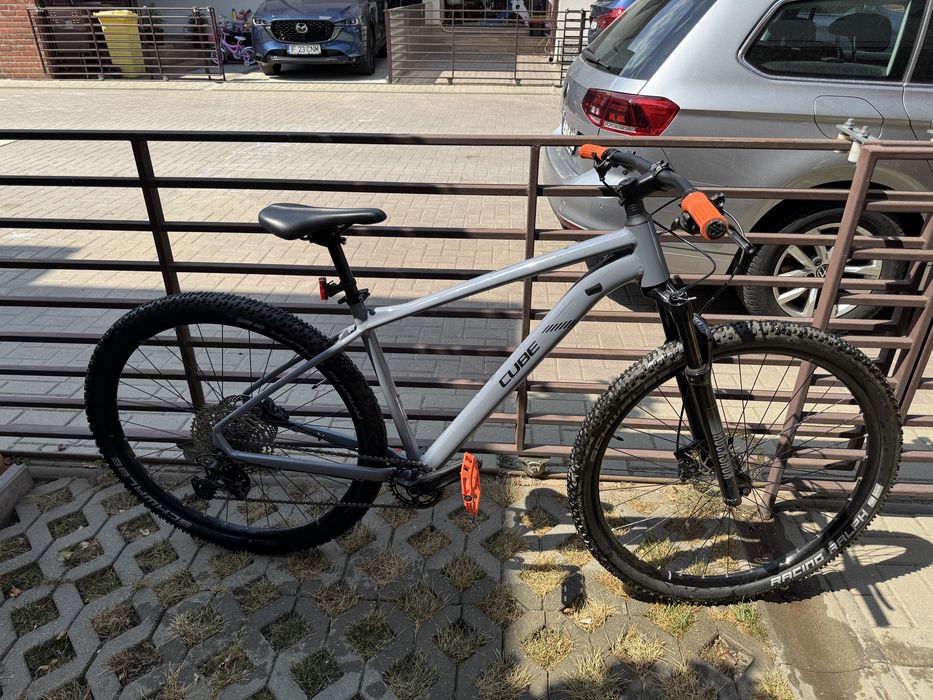 Bicicleta CUBE , cadru L
