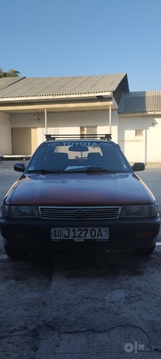 Машина TOYOTA Carina