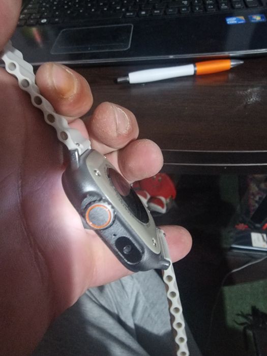 Чисто нов смарт часовник