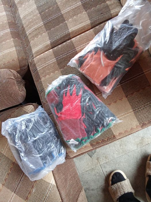 Vând diverse modele de manusi