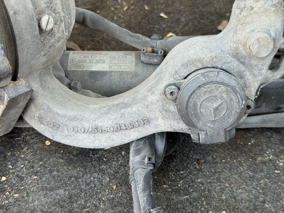 Теглич за Mercedes CLS 2019 година