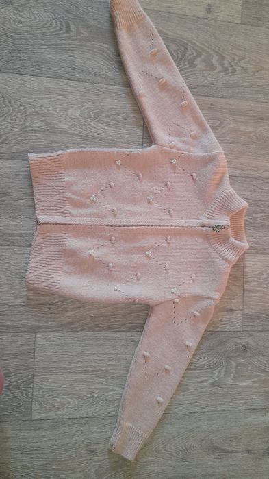 Продам кофту 5-6 лт для девочки