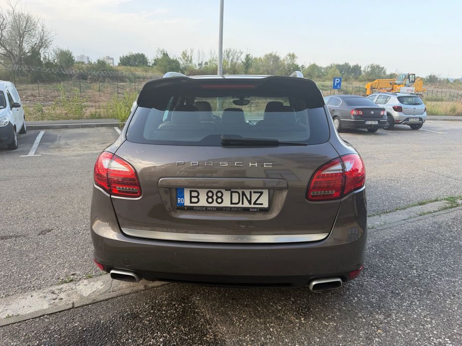 Vând / Schimb cu proprietate imobiliară ( teren / garsoniera / etc  / + diferența ) -  Porsche Cayenne 2013 Diesel