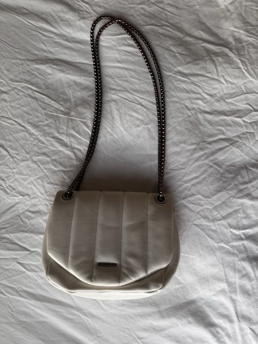 Бяла чанта BERSHKA