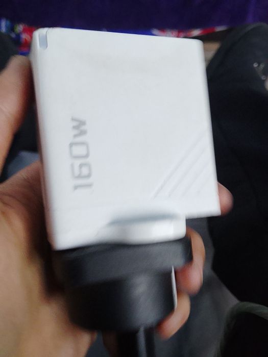 Блок для телефона с зарядкой