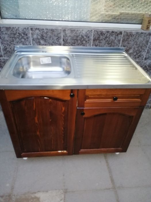 Нов кухненски шкаф с мивка бордова с дървесни врати