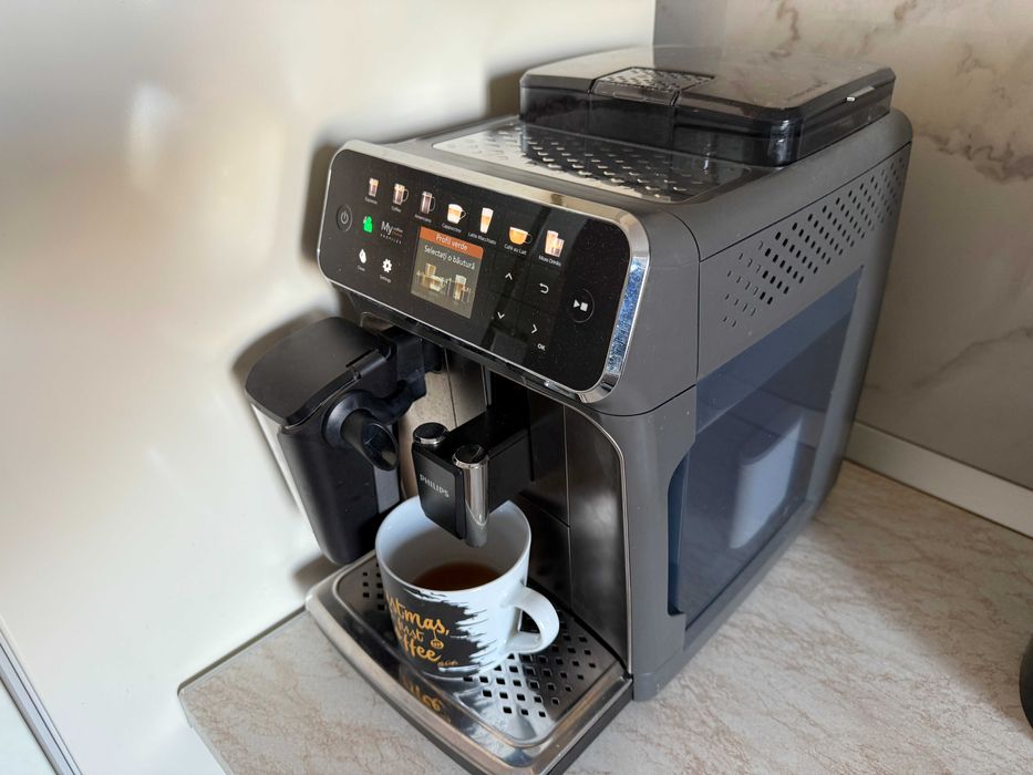 Espressor automat Philips Seria 5400  cafea boabe + macinata