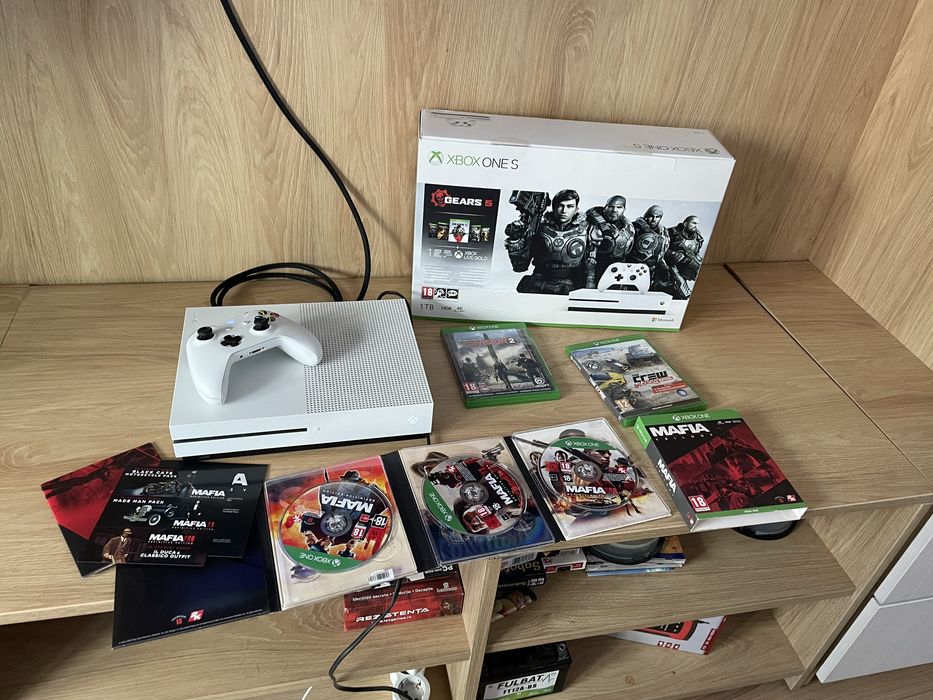 Vand consola Xbox One S 1TB