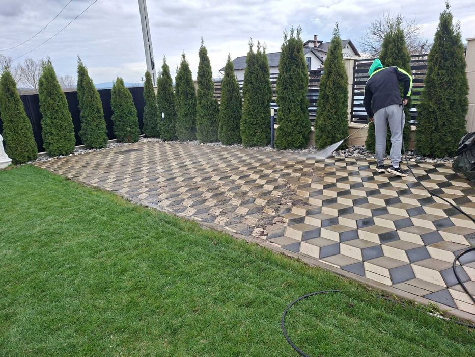 Oferim servicii de curatat pavaje cu masini de curatat sub presiune de apa