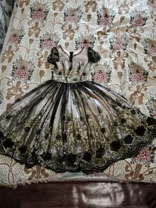 Продам б/у платья 42-44р