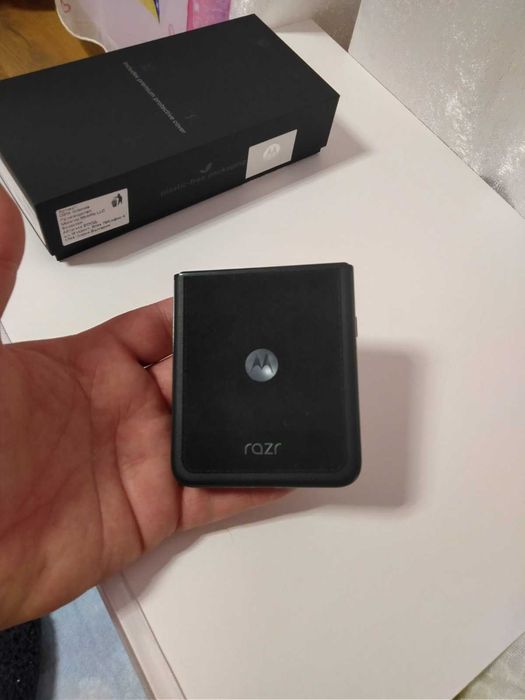 Motorola RAZR 60 ULTRA без забележки.