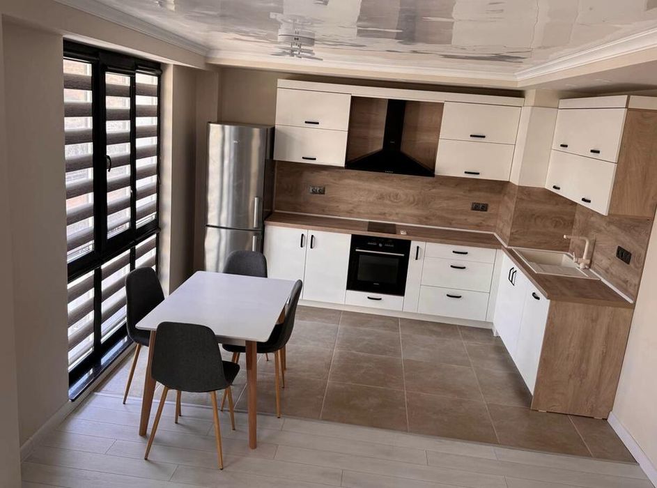 Дава се под наем Двустаен апартамент в Пловдив, Кършияка - 76 кв.м за 510 € - Снимка #1