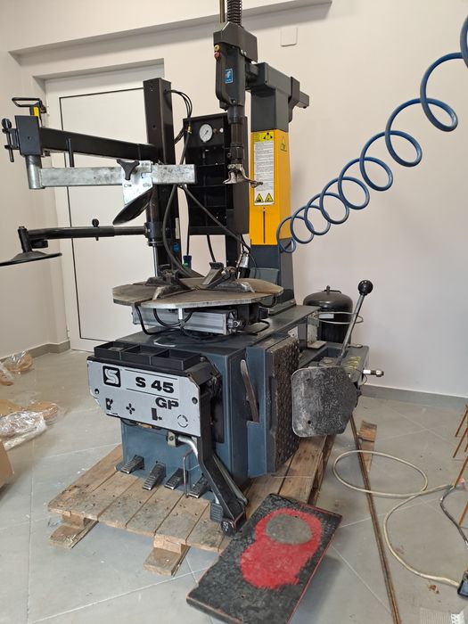 Машина за монтаж на гуми SICE, CORGHi, TecoS45 с рамене  ЗА RFT, подем