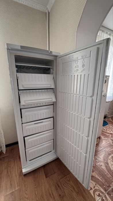 Морозильник вертикальный