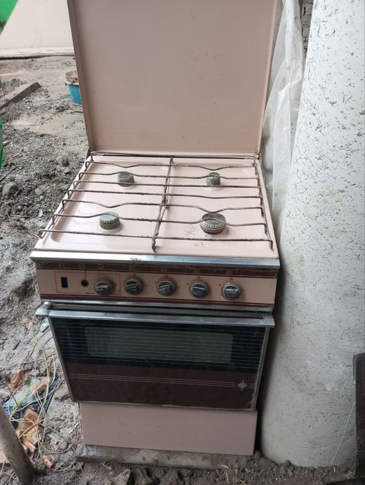 Stiralniy mashina va gaz plita.