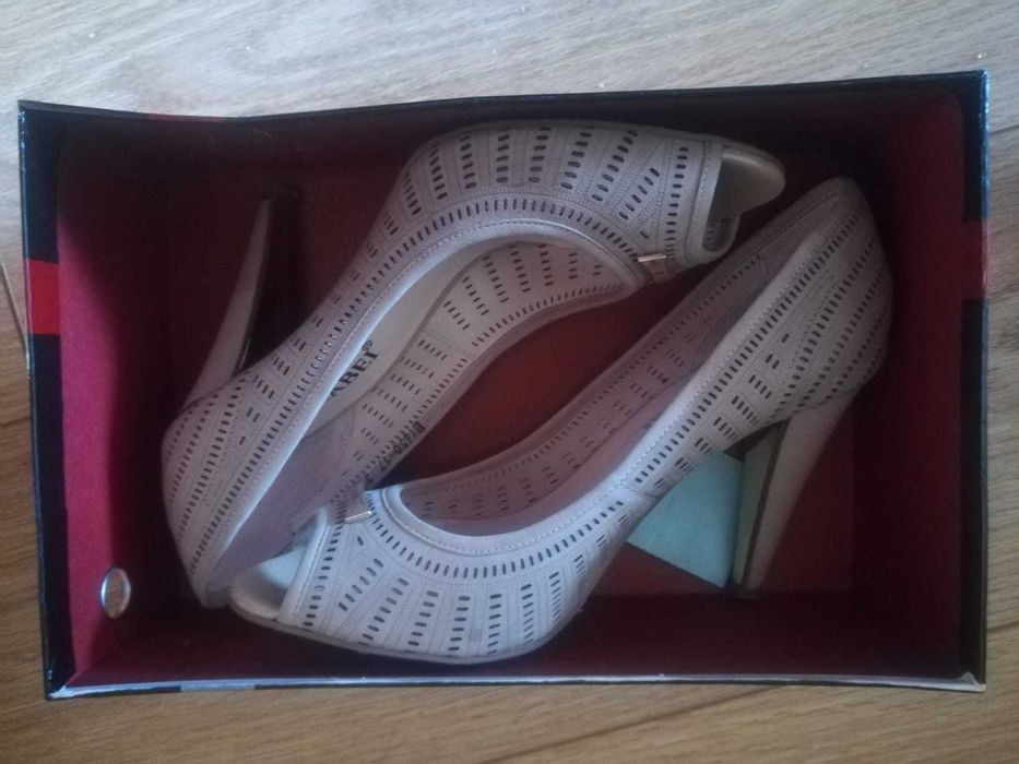 Женская обувь разнообразная