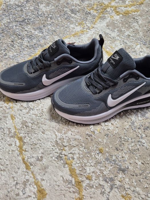 Adidasi nike noi la cutie
