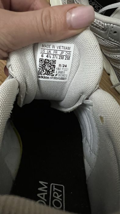 Кроссовки женские