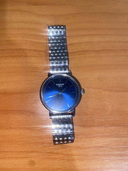 Проются часы Tissot