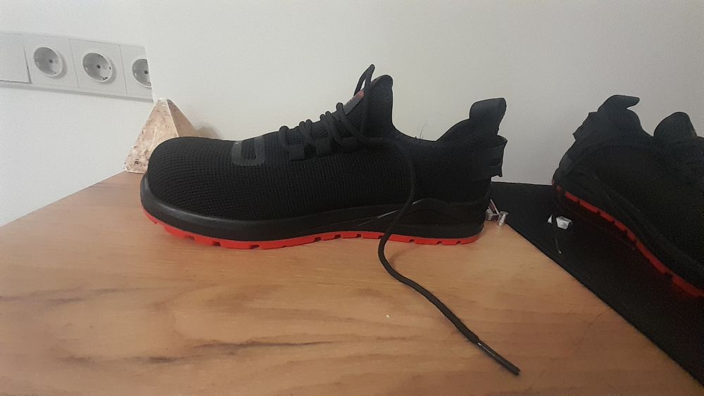 Кроссовки для строителей