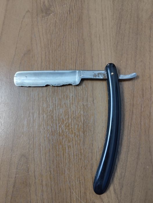 Опасная бритва .