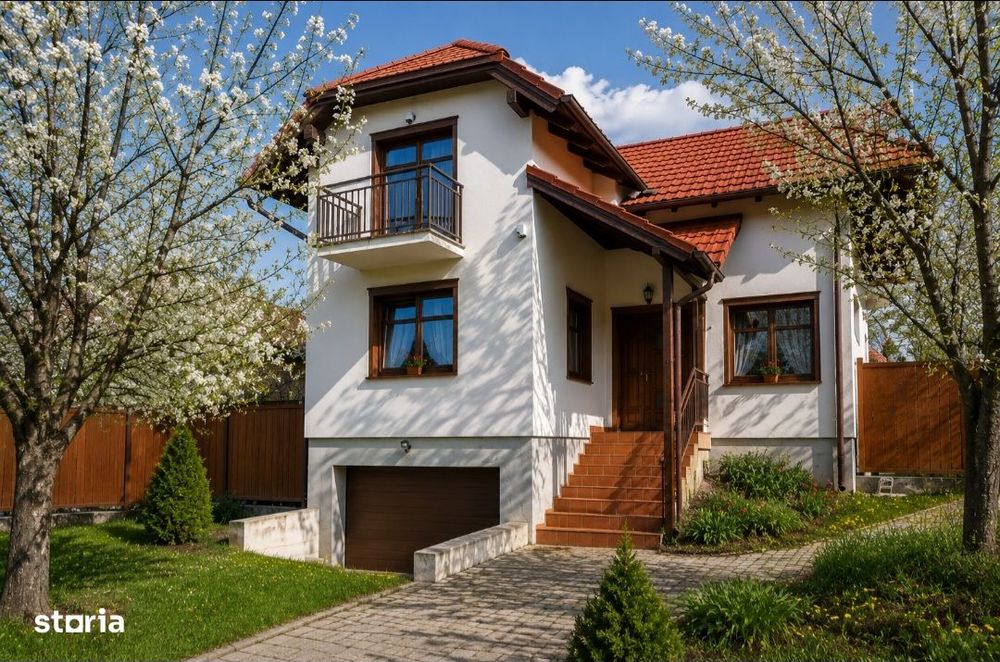 Casa cu etaj,cu garaj, cu piscina,mobilat,267 mp,teren 500 mp Corunca