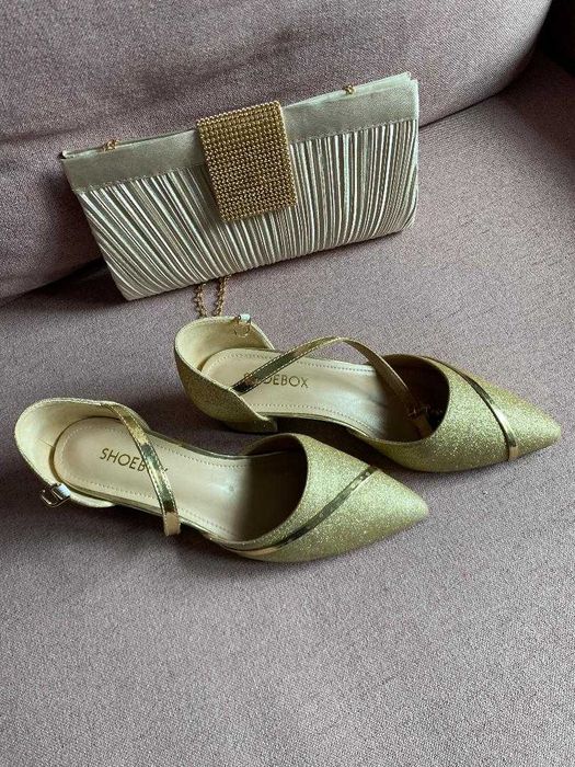 Pantofi marimea 37 cu gentuta - nuanta aurie - pentru evenimente