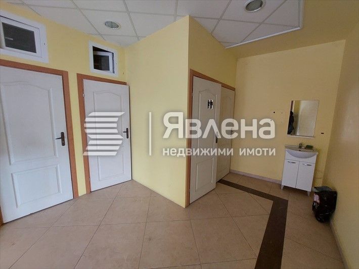 Търговски обект в идеалния център на града