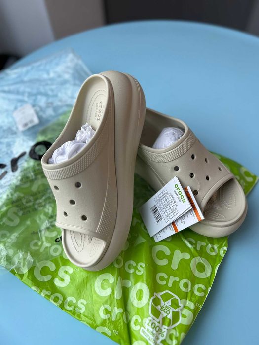 Vând Slapi Crocs noi