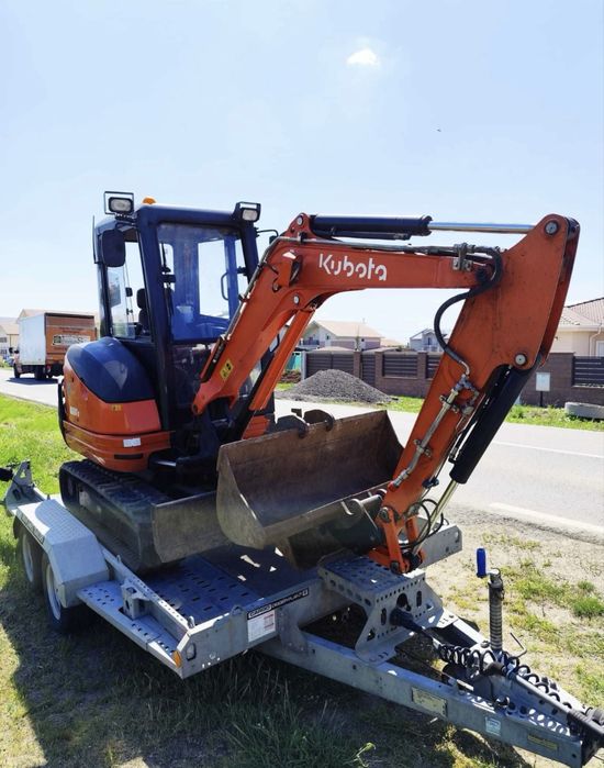 Miniexcavator pentru inchiriat