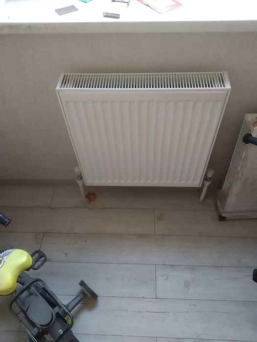 Продавец батарея лидер панельная