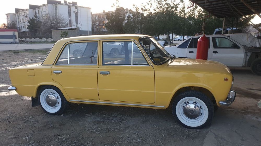 Jiguli 01  1979 sotiladi