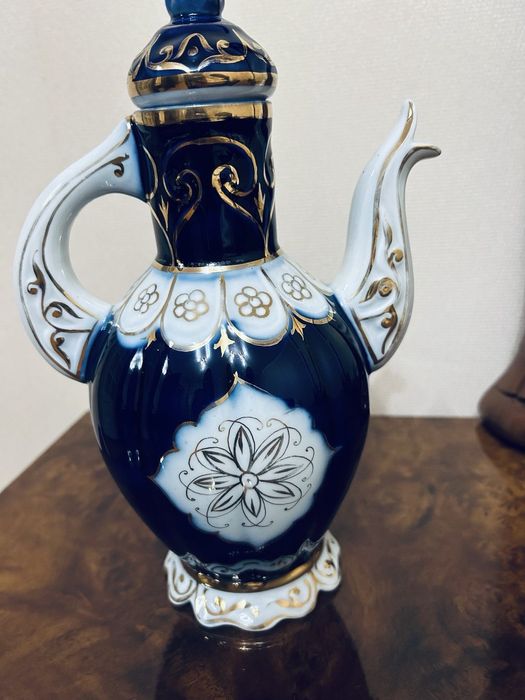 Продаю фарфоровый кувшин советских времён