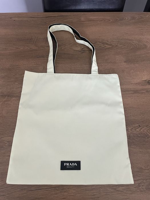 Чанта Prada …………