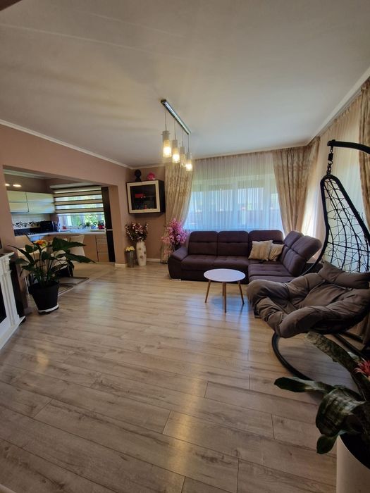 Vând casă tip duplex