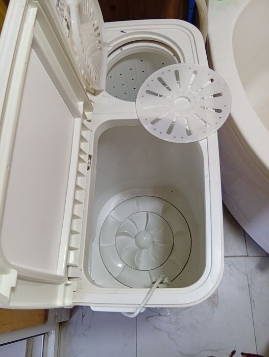 Polavtomat kir moshinka sotiladi