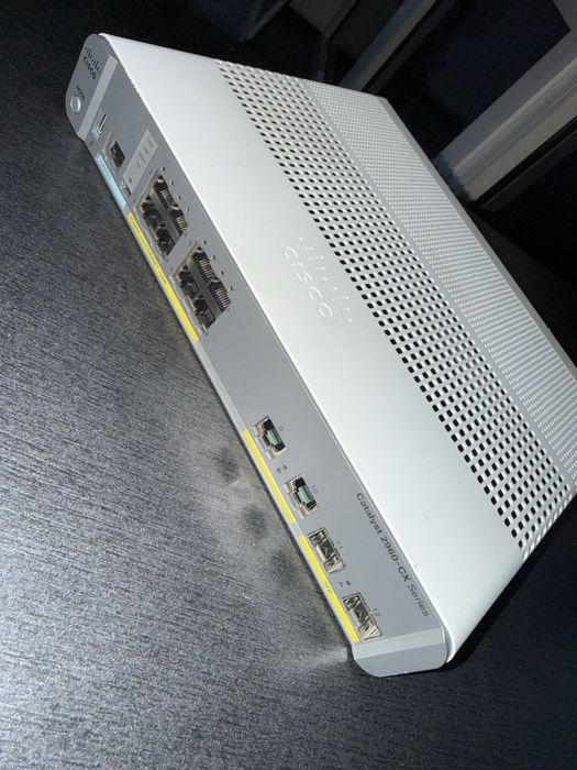 Cisco Catalyst WS-C2960CX-8PC-L | 8 Porturi PoE+ (124W)