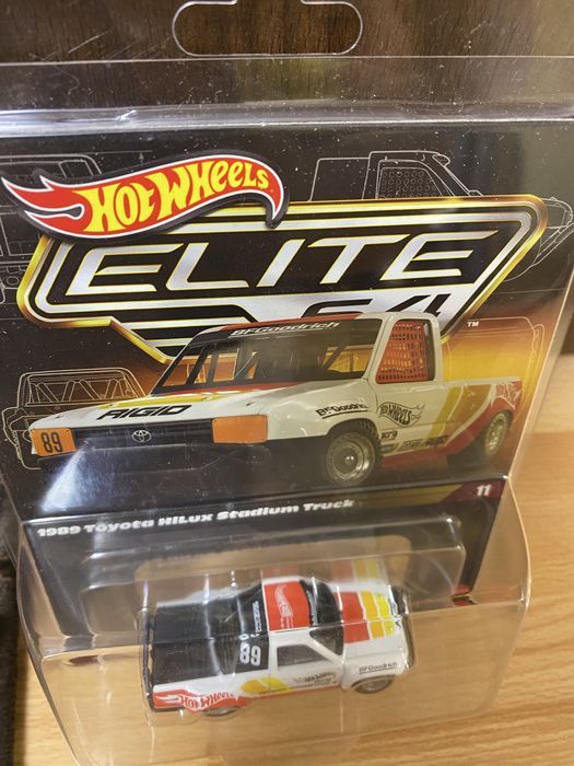 Hot Wheels Elite 64 Toyota Hilux 1989 macheta auto scara 1:64