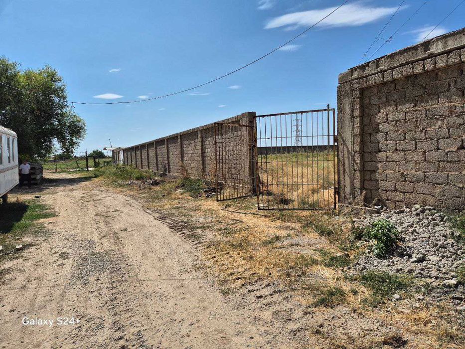 Кибрайский р-н! Про-ся 40-соток земельный участок  и.т.д