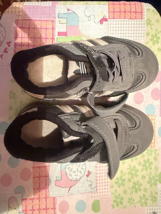 Детская обувь  24 размер
