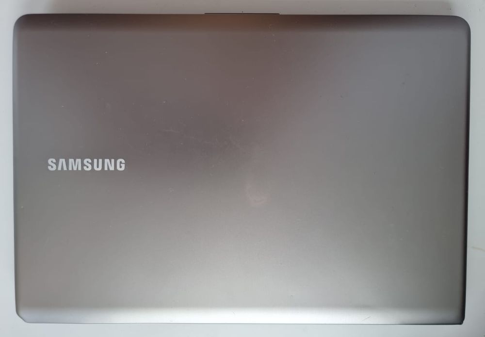 Продам ноутбук Samsung series 5 ultra.