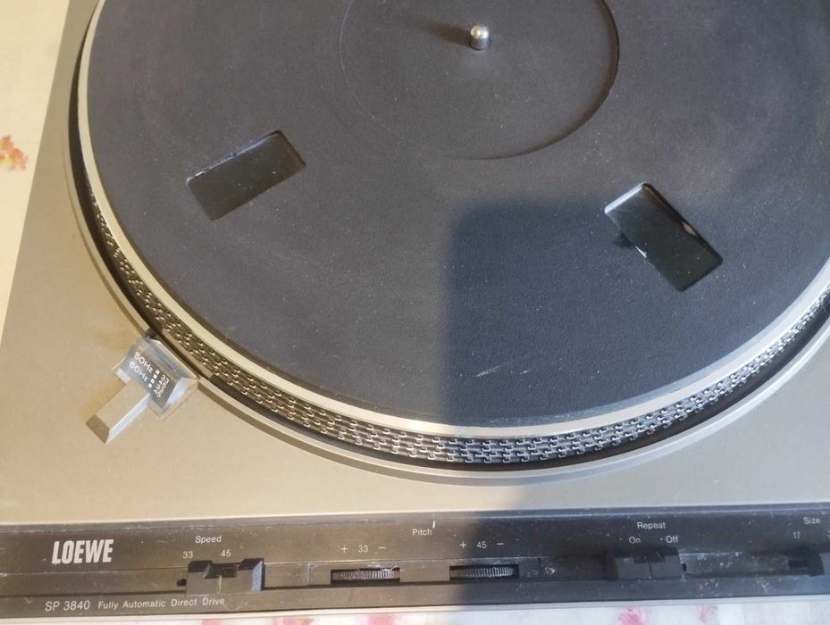 Грамофон LOEWE с нова игла