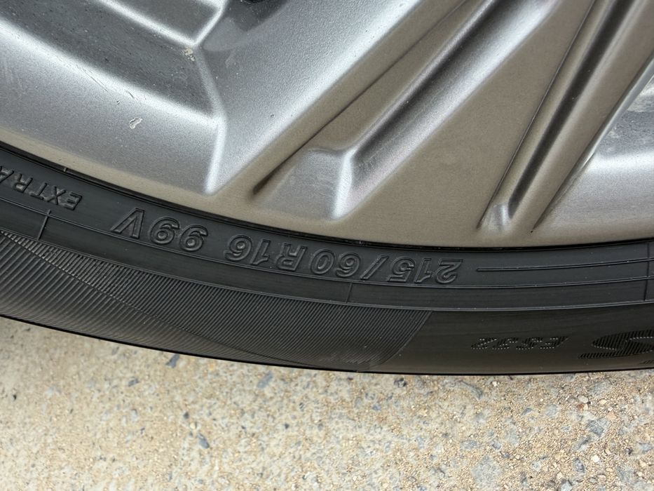 Продается Диск с покрышкой 215/60/R16
