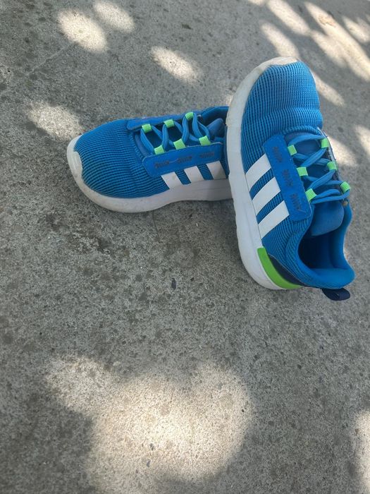 Vând adidași 26 impecabili