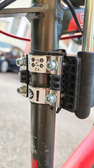 Scaune bicicletă copii Hamax 22 kg – prindere pe cadru – stare foarte bună