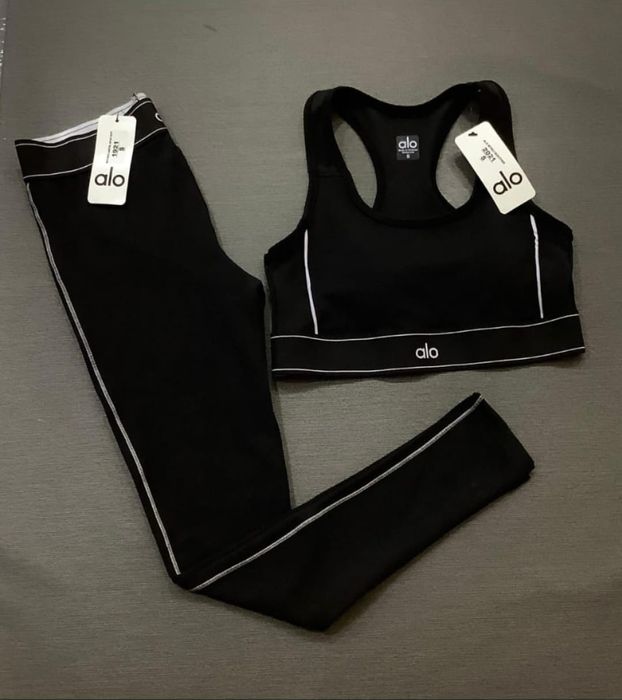 Дамски Оформящ екип Alo Yoga