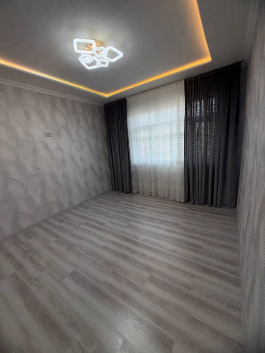 Срочно Продается 3х ком переделано 4х ком 77 серия на 2 этаже Мархабо
