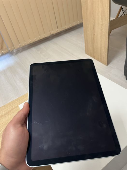 Apple iPad Air 11 (2024) 256GB Wi‑Fi (6th gen с M2 чип).