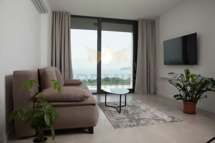 Дава се под наем Двустаен апартамент в Варна, Чайка - 76 кв.м за 1500 € - Снимка #2